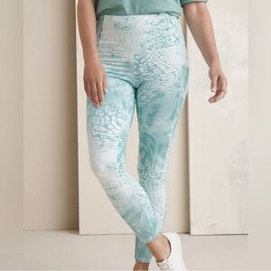 Chico’s Zenergy Teal Cheetah Leggings Sz 8-10 Casual High Rise Stretch Pockets